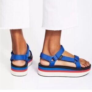 Teva Flatform Universal Retro Sandals Blue White Red Woman SZ 8